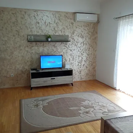 Strict Center Apartment *